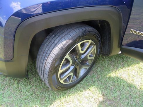 Used 2018 Jeep Renegade Latitude w/ Safety & Security Group FWD image 26