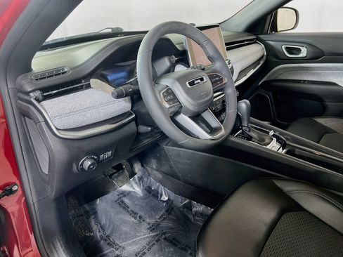 Used 2023 Jeep Compass Latitude w/ Convenience Group AWD/4WD image 9