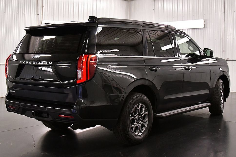 Used 2025 Ford Expedition Active AWD/4WD image 7