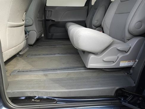 Used 2017 Toyota Sienna XLE Premium w/ Outdoor Package AWD/4WD image 28
