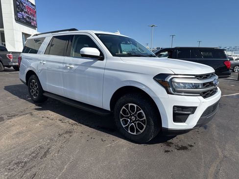 Used 2024 Ford Expedition Max XLT image 3