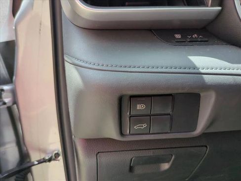 Used 2023 Toyota Highlander XLE FWD image 13