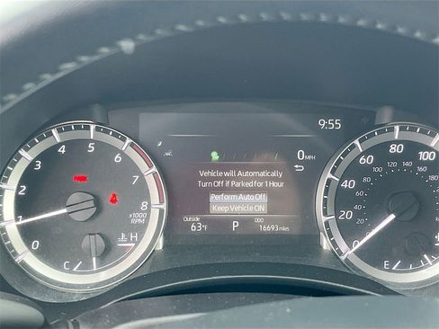 Used 2024 Toyota Highlander XLE image 12