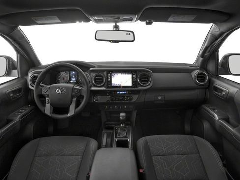 Used 2018 Toyota Tacoma TRD Sport AWD/4WD image 2
