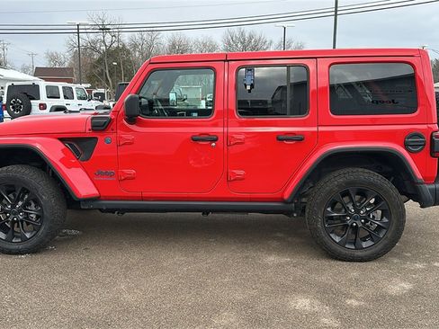Used 2025 Jeep Wrangler Unlimited Sahara image 4