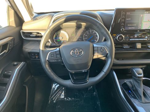 Used 2021 Toyota Highlander Limited image 19