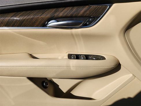 Used 2019 Cadillac XT5 FWD image 22