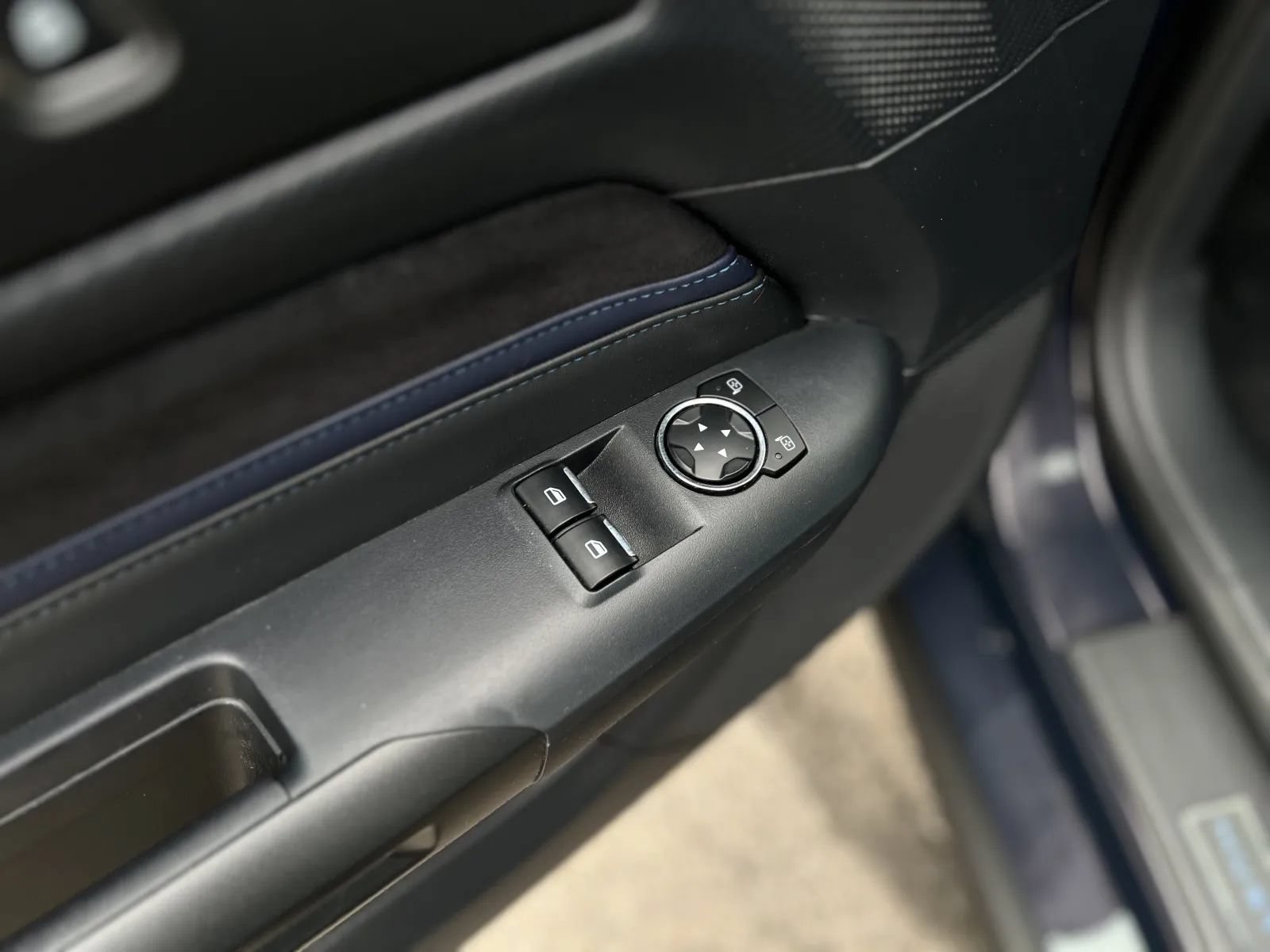 Used 2025 Ford Mustang Dark Horse RWD image 26