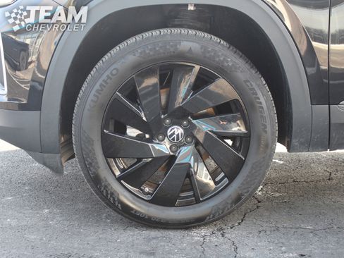 Used 2024 Volkswagen Atlas SE image 30