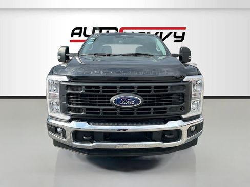 Used 2023 Ford F250 XL w/ XL Chrome Package RWD image 2