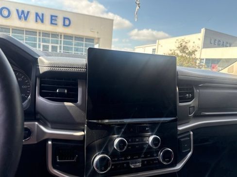 Used 2023 Ford Expedition XLT RWD image 11