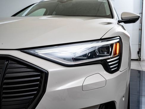 Used 2021 Audi e-tron Prestige w/ Prestige Package image 15