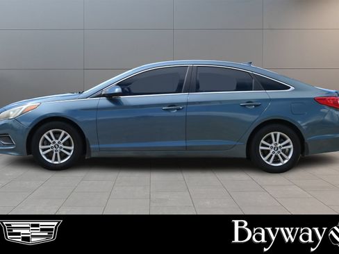 Used 2017 Hyundai Sonata SE w/ Winter Weather Package FWD image 4