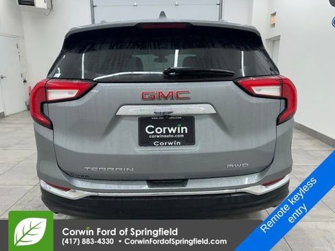 Used 2023 GMC Terrain SLT image 3