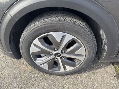 Used 2021 Kia Niro EX image 10