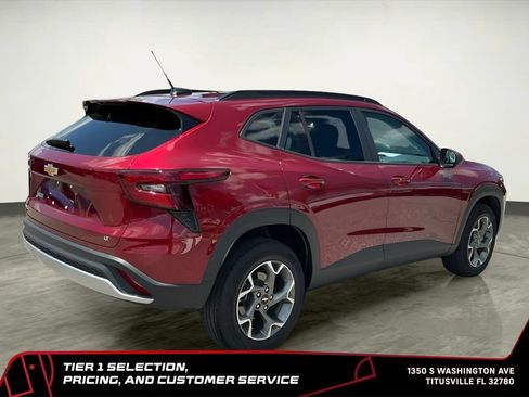 Used 2025 Chevrolet Trax LT w/ LT Convenience Package FWD image 10