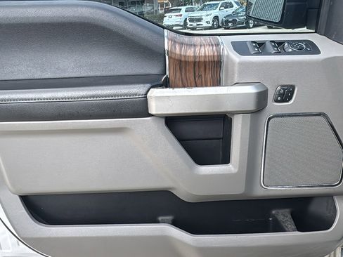Used 2019 Ford F150 Lariat RWD image 10