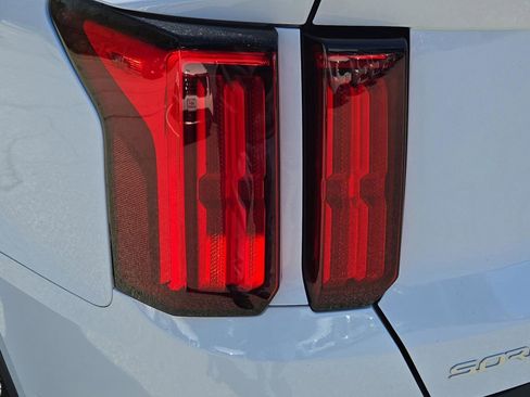 Certified 2023 Kia Sorento SX Prestige image 13