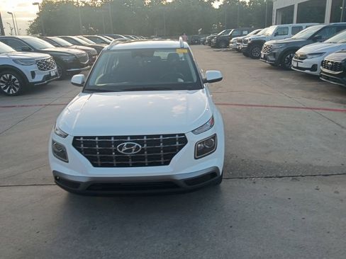 Used 2025 Hyundai Venue SEL FWD image 5