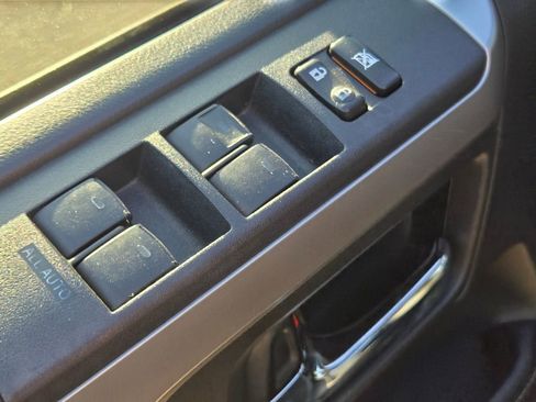 Used 2018 Toyota 4Runner SR5 AWD/4WD image 16