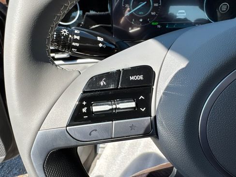 New 2025 Hyundai Elantra SEL image 14