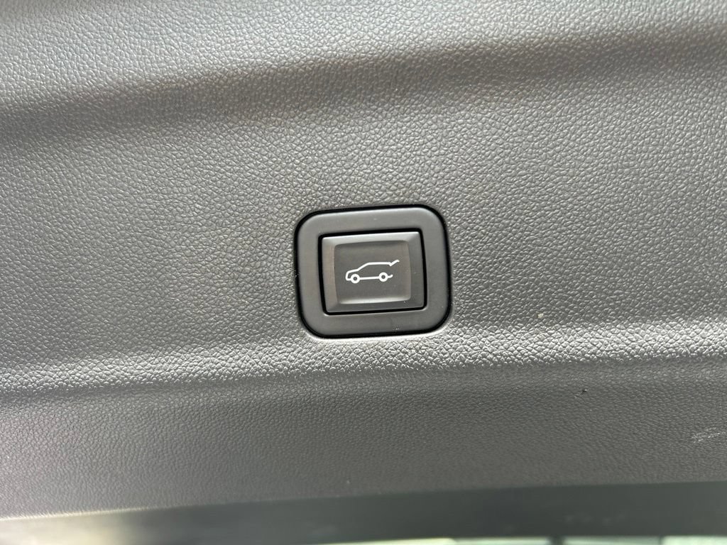 Used 2023 GMC Yukon SLT w/ SLT Premium Package RWD image 50