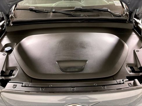Used 2023 Volvo XC40 Recharge Plus w/ Protection Package Premier AWD/4WD image 9