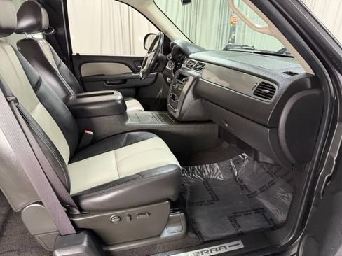 Used 2010 GMC Sierra 1500 SLT w/ All-Terrain Package AWD/4WD image 9