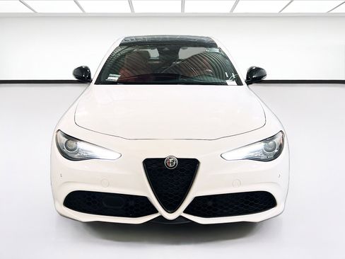 Used 2023 Alfa Romeo Giulia Veloce RWD image 2