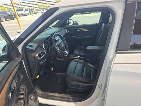 Used 2021 Chevrolet TrailBlazer ACTIV w/ Sun and Liftgate Package FWD image 3