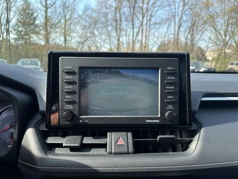 Used 2021 Toyota RAV4 LE image 16