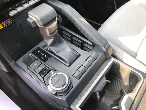 Certified 2024 Toyota Tacoma SR5 AWD/4WD image 22