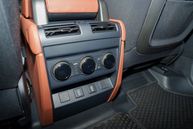Used 2026 Land Rover Defender 110 OCTA AWD/4WD image 15