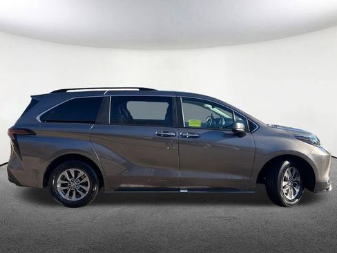 Used 2024 Toyota Sienna XLE image 15