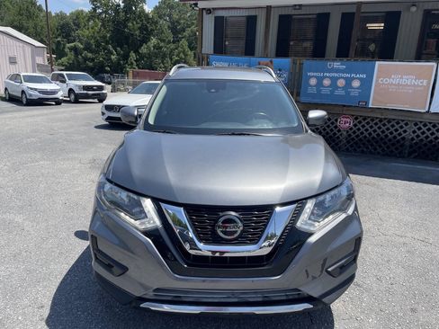 Used 2020 Nissan Rogue SV FWD image 2