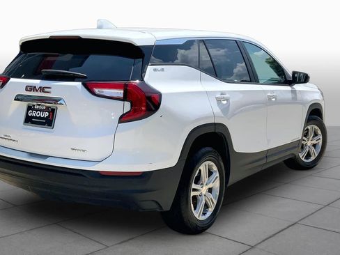 Used 2024 GMC Terrain SLE AWD/4WD image 13