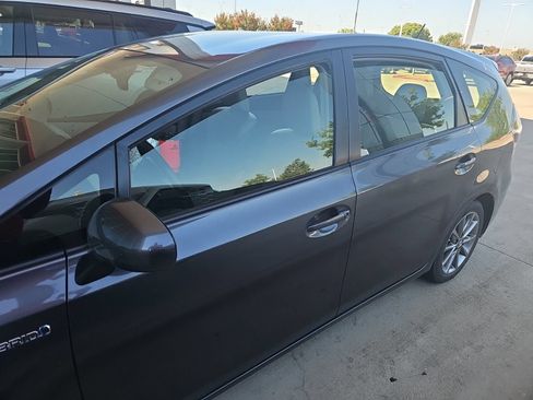 Used 2016 Toyota Prius V Five FWD image 4