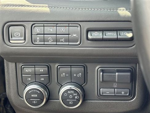 Used 2024 GMC Yukon Denali Ultimate AWD/4WD image 18