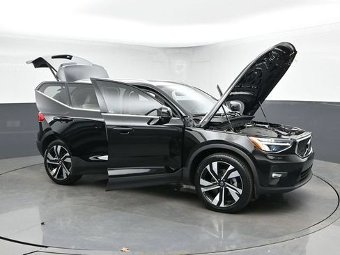 Used 2023 Volvo XC40 B5 Plus w/ Protection Package Premier AWD/4WD image 50