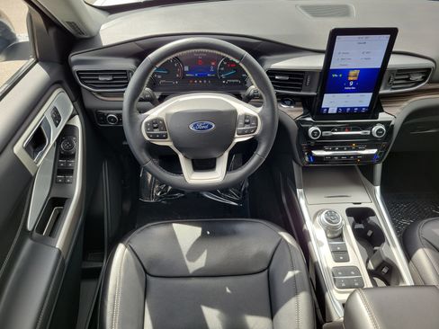Used 2023 Ford Explorer Limited w/ Limited Technology Package RWD image 21