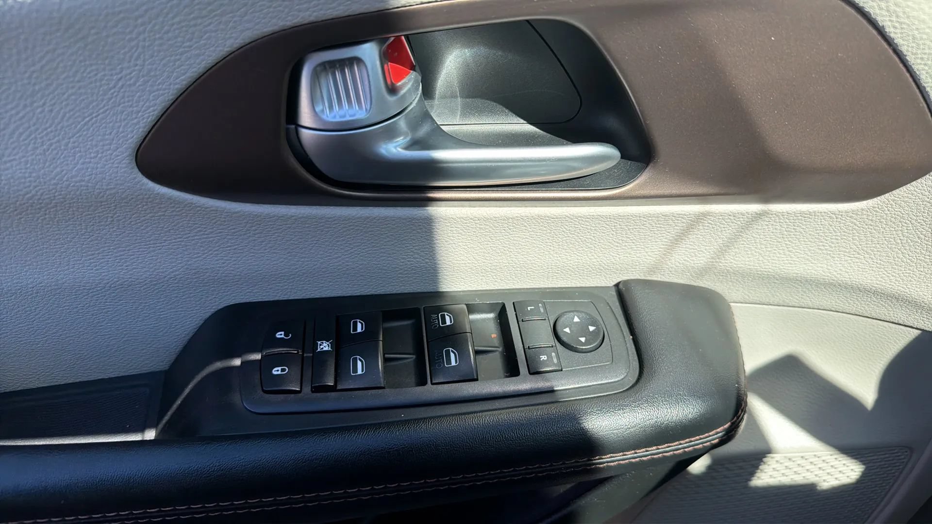 Used 2018 Chrysler Pacifica LX w/ Tire & Wheel Group FWD image 27