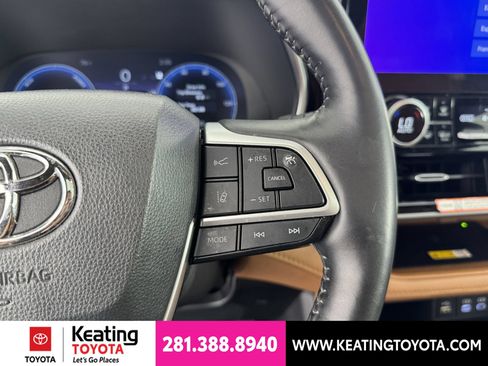 Certified 2025 Toyota Highlander Platinum AWD/4WD image 30