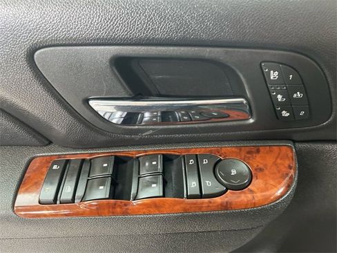 Used 2011 Chevrolet Avalanche LTZ image 13