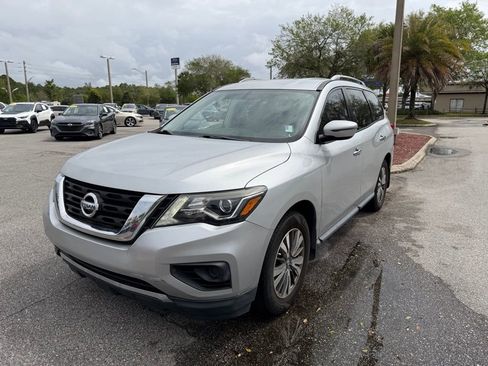 Used 2019 Nissan Pathfinder S FWD image 11