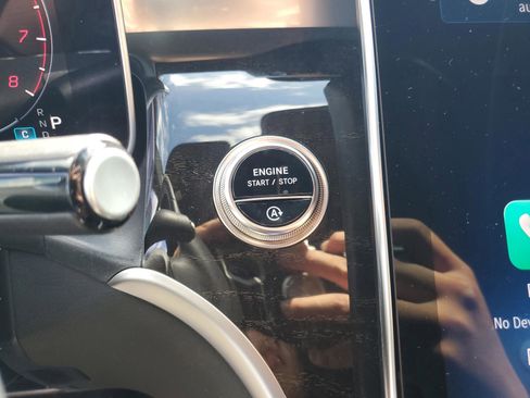 Used 2025 Mercedes-Benz GLC 300 image 34