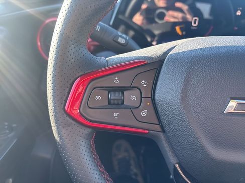 Used 2025 Chevrolet Trax RS w/ Sunroof Package image 18