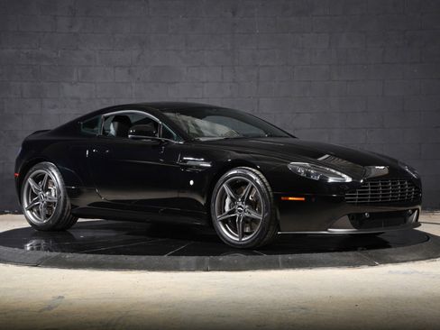 Used 2015 Aston Martin V8 Vantage GT RWD image 2