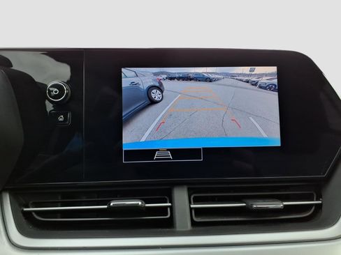 Used 2024 Chevrolet Trax RS w/ Sunroof Package image 19