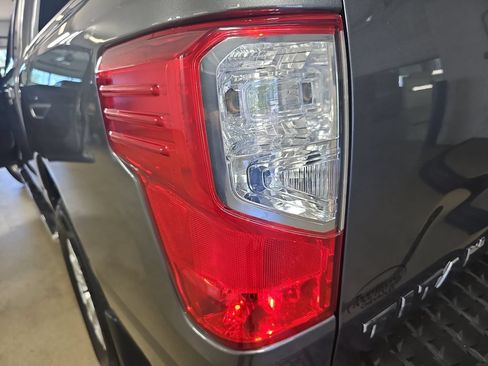 Used 2019 Nissan Titan SV w/ SV Convenience Package AWD/4WD image 39