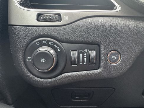 Certified 2022 Jeep Cherokee Limited image 17